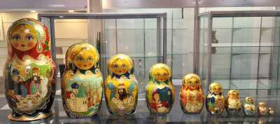 NESTING DOLLS