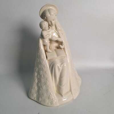 HŬMMEL FIGURINE