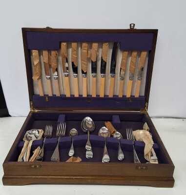 CUTLERY SET