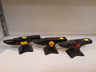 THREE VINTAGE STYLE ANVILS
