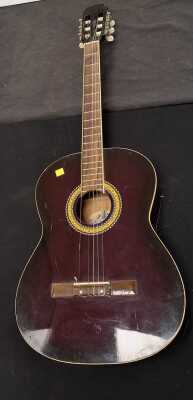 ACOUSTIC GUITAR