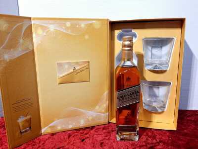 JOHNNIE WALKER GOLD LABEL WHISKY GIFT PACK