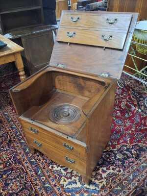 COMMODE