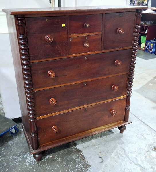 CHEST OF DRAWERS