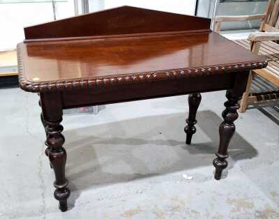HALL CONSOLE