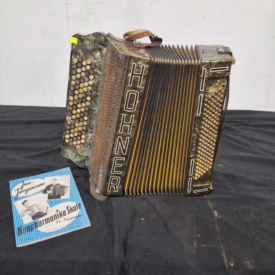 PIANO ACCORDION