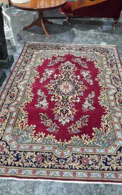 FLOOR RUG