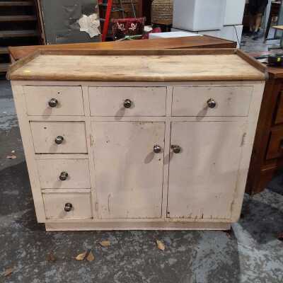 KITCHEN CUPBOARD