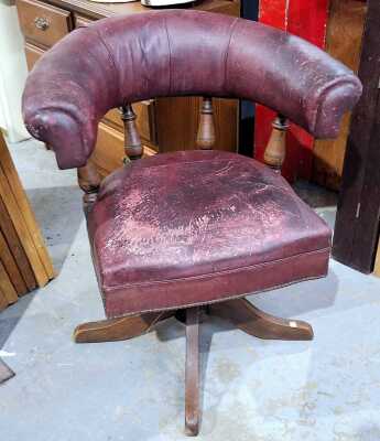 CAPTAINS CHAIR