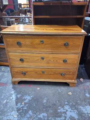 CHEST OF DRAWERS