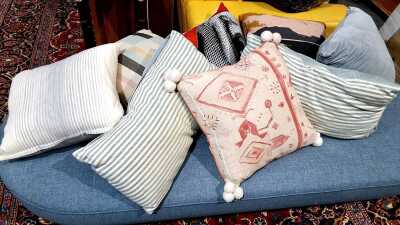 CUSHION LOT