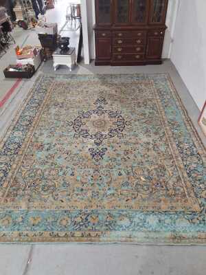 FLOOR RUG
