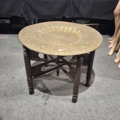 TRAY TABLE