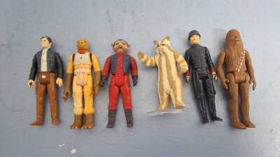 STAR WARS FIGURES